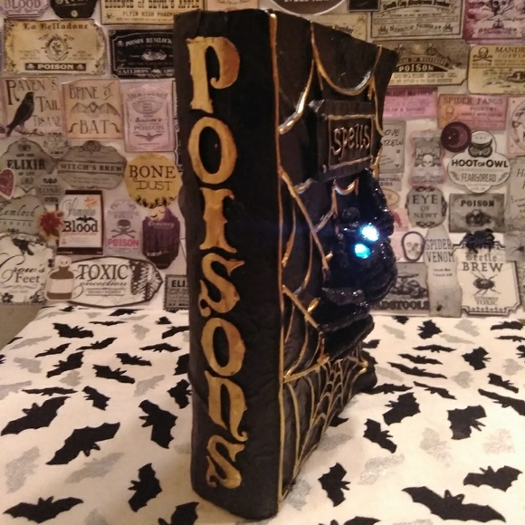 *SOLD*Halloween LED Spider Spellbook - Picture 2 of 3